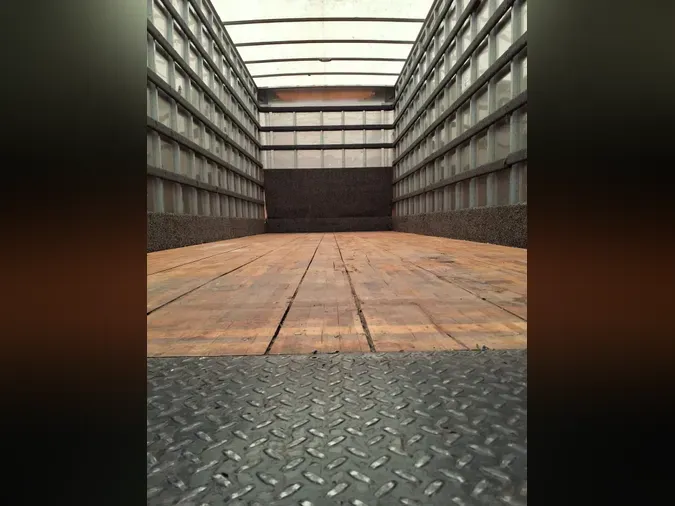 2017 FREIGHTLINER M2 106