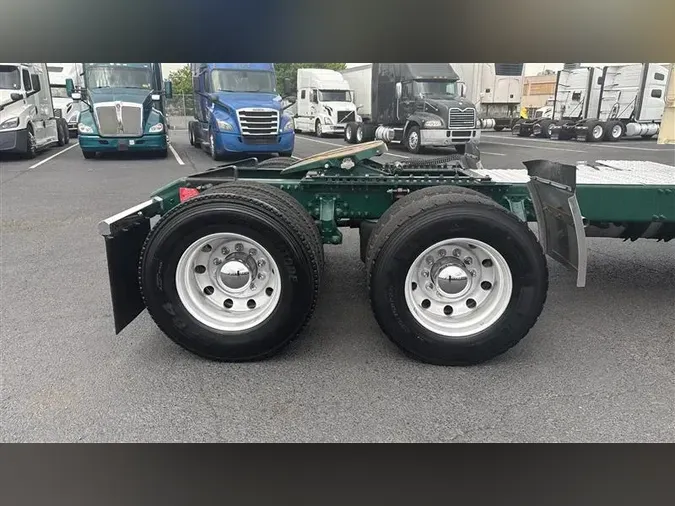 2020 VOLVO VNL300
