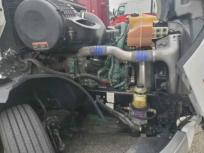 2020 VOLVO VNL64T760