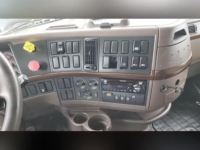 2018 VOLVO VNL670