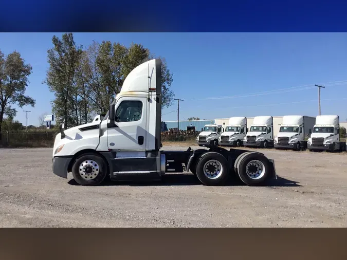 2020 Freightliner Cascadia 126