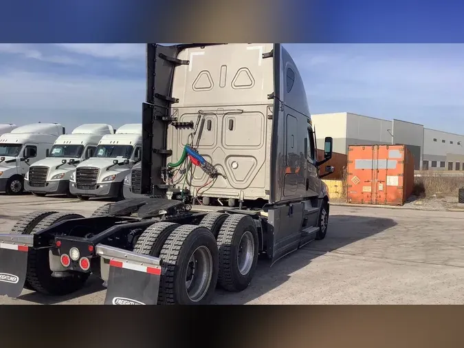 2023 Freightliner Cascadia