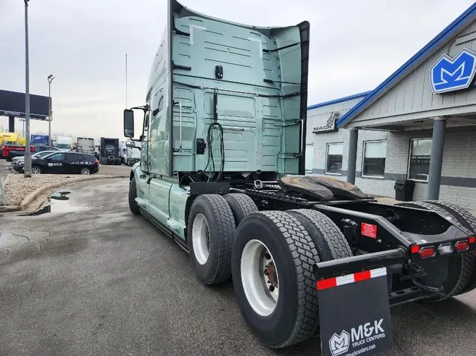 2025 VOLVO VNL64T760