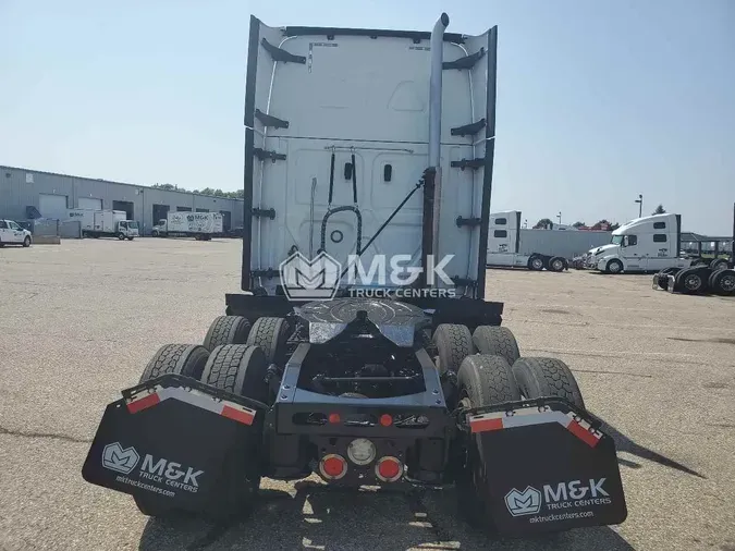 2019 FREIGHTLINER Cascadia 126