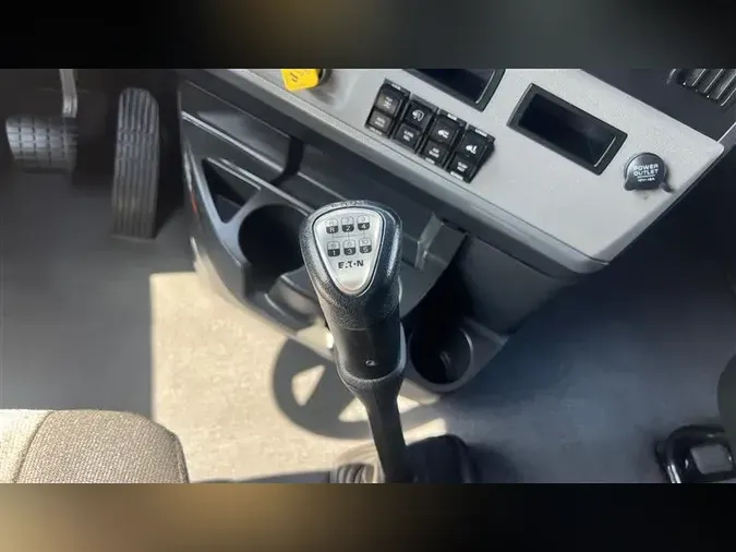 2021 FREIGHTLINER CA126