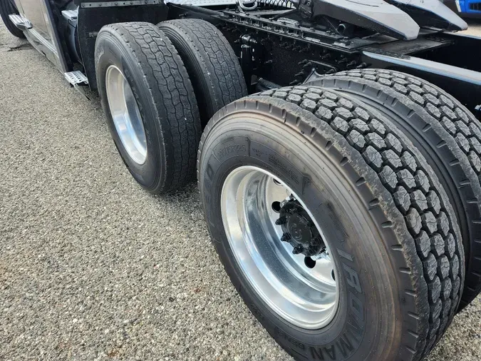 2024 VOLVO VNL64T860