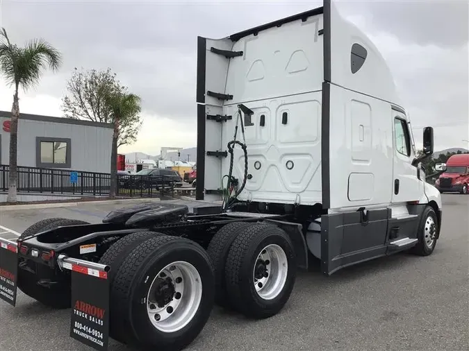 2021 FREIGHTLINER CA126