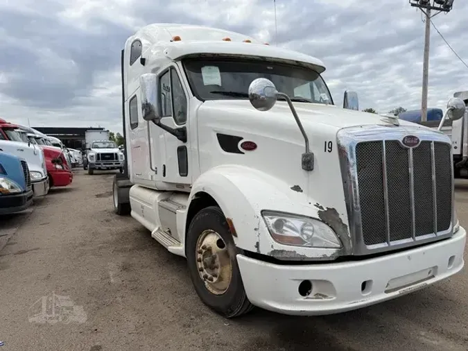 2012 PETERBILT 587