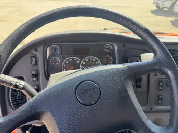 2019 Freightliner Business Class M2 106