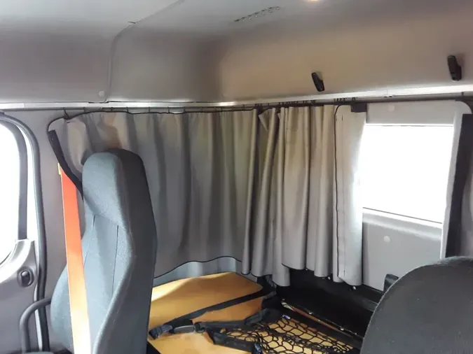 2017 FREIGHTLINER M2 106