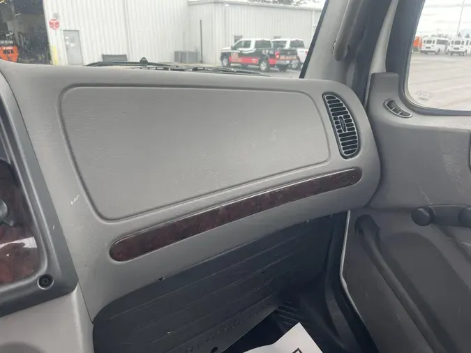 2022 Freightliner Business Class M2 112