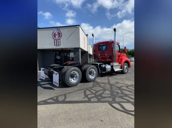 2025 Kenworth T880