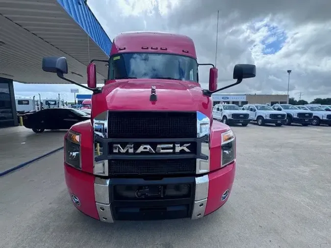 2022 MACK AN64T70