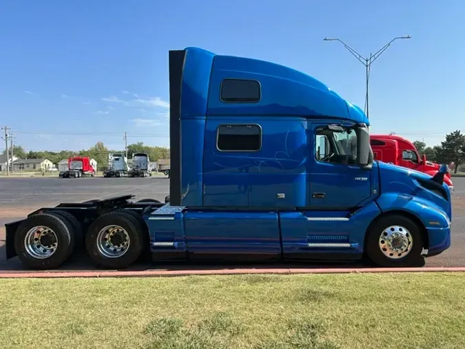 2022 VOLVO VNL860