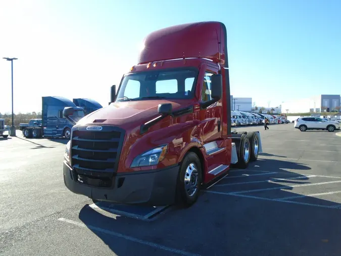 2021 FREIGHTLINER CASCADIA 126