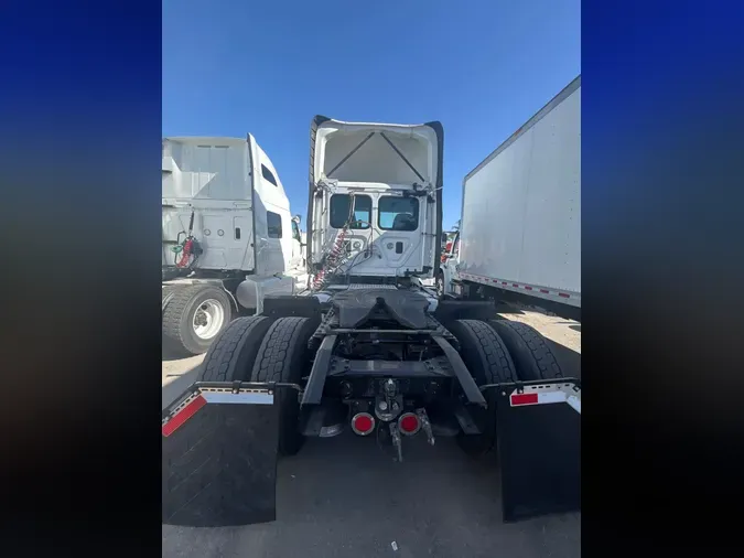 2017 FREIGHTLINER/MERCEDES CASCADIA 113