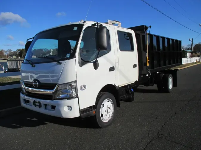 2017 HINO 195 CREW057f8fe98a831fab2116ac1050ca2336