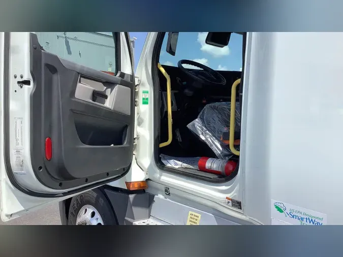 2022 Freightliner Cascadia 126