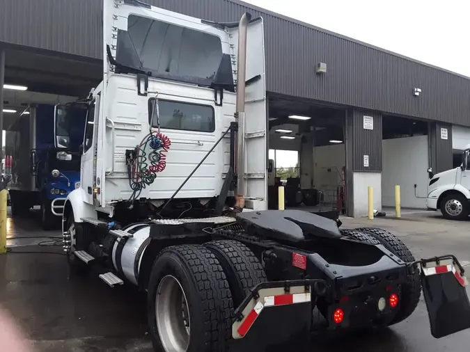 2019 VOLVO VNR42T 300