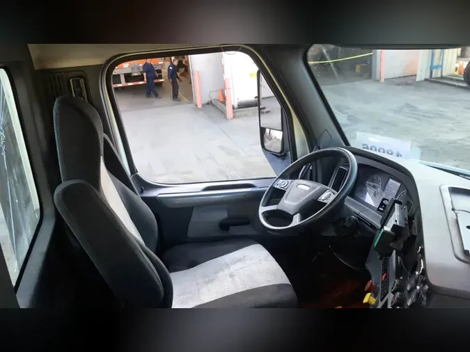 2019 Freightliner Cascadia 126