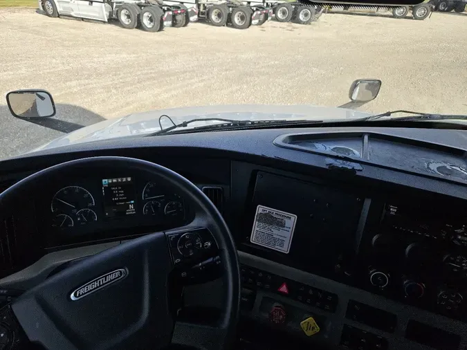 2021 FREIGHTLINER Cascadia 126