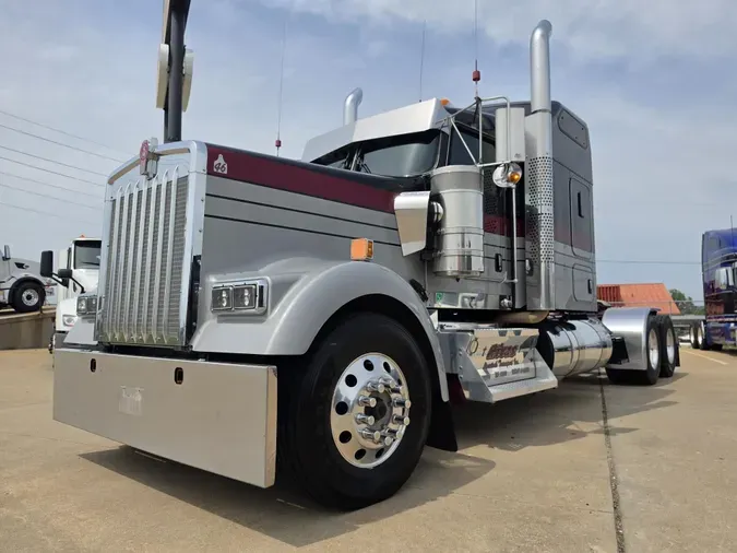 2024 Kenworth W900058a79174ed427765f77e8f1083130e2