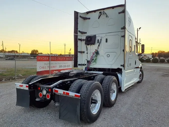 2020 FREIGHTLINER Cascadia 126