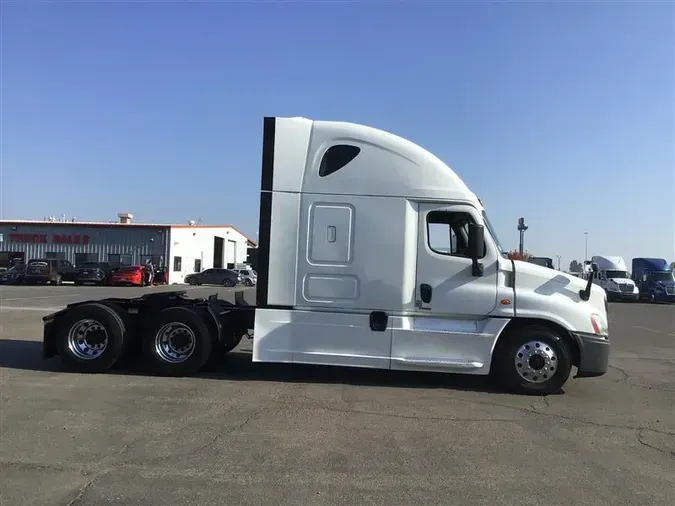 2017 FREIGHTLINER CASCADIA EVOLUTION