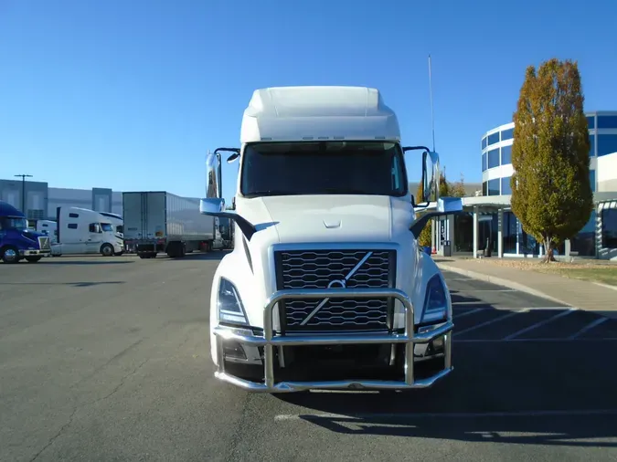 2023 VOLVO VNL64T760