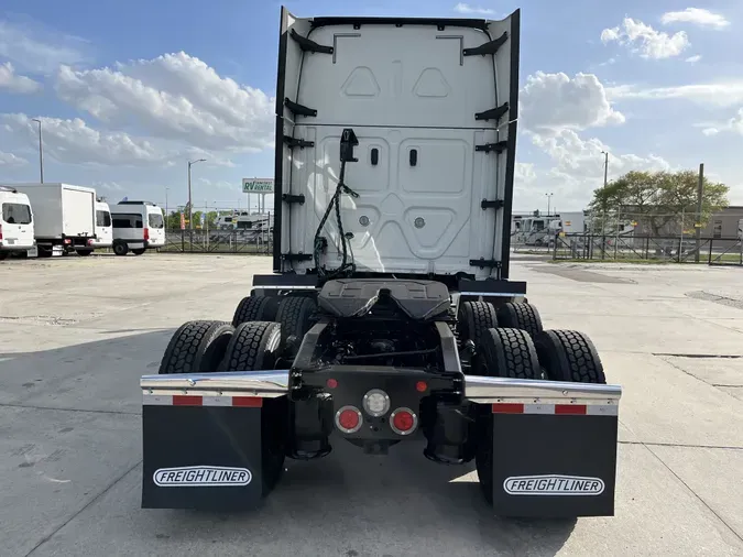 2020 Freightliner Cascadia 126