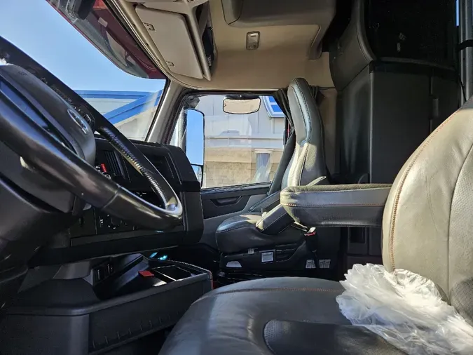 2023 VOLVO VNL64T8600598bcbdb3afa46d9270fd4d3257ca17