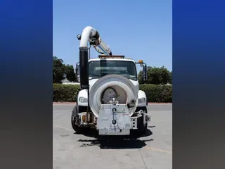 2011 FREIGHTLINER M2