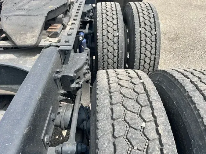2023 Kenworth W990