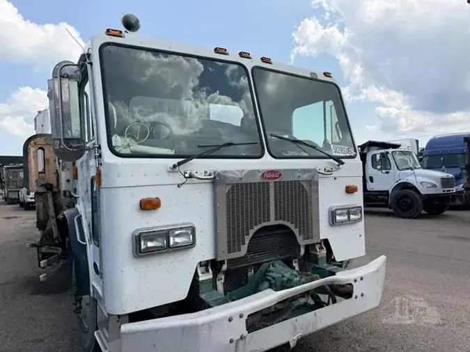 2009 PETERBILT 320