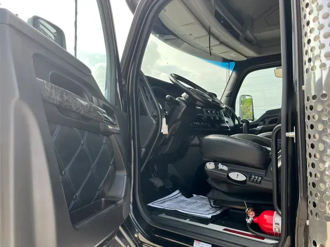 2020 Kenworth W990