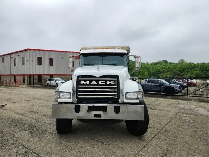 2016 MACK GRANITE GU713