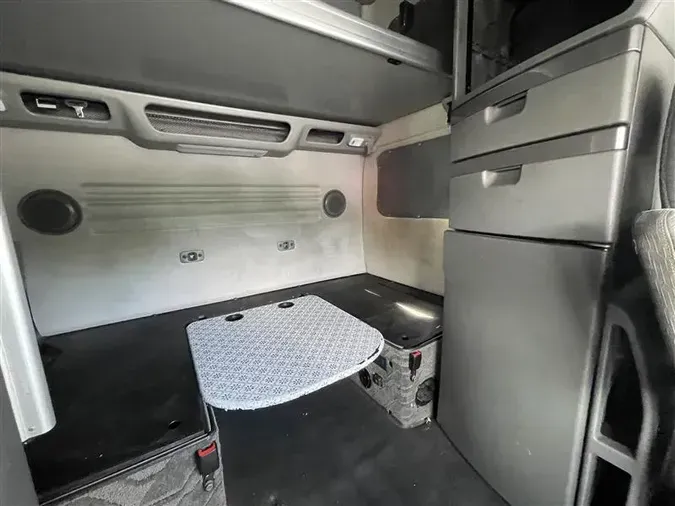 2022 VOLVO VNL860