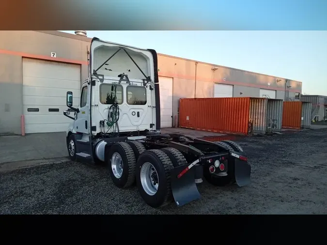 2020 Freightliner Cascadia 126