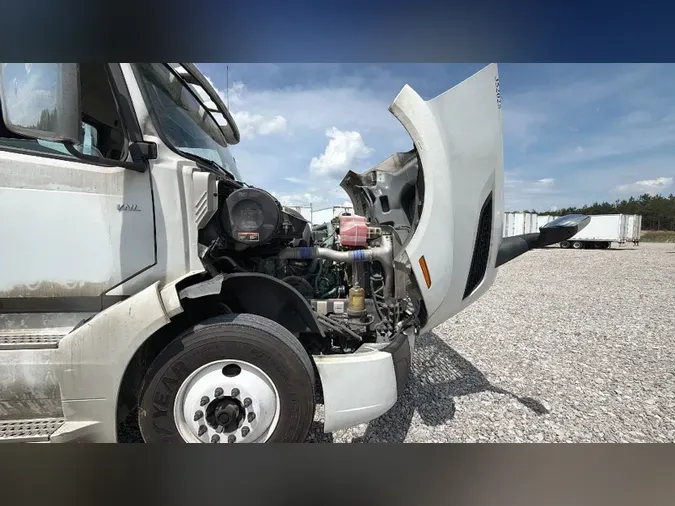 2020 Volvo VNL300
