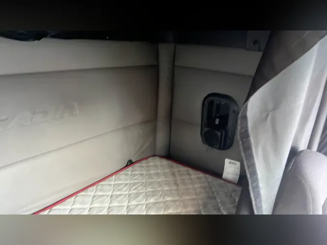 2020 Freightliner Cascadia 126