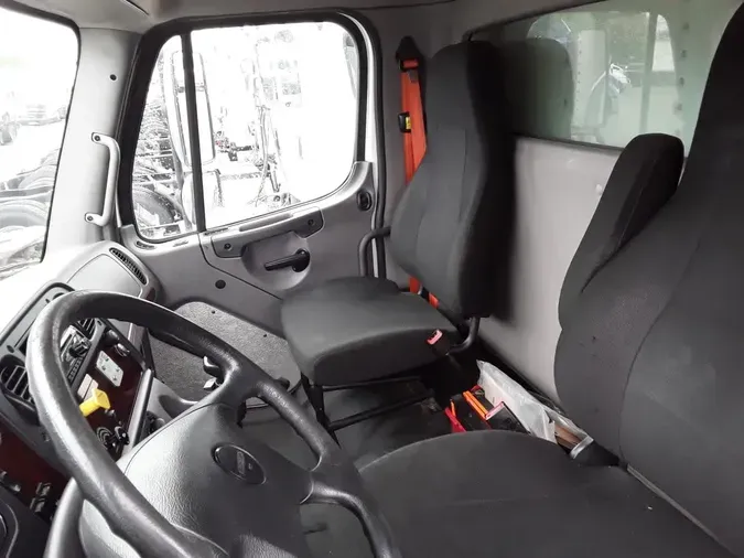 2018 FREIGHTLINER M2 106