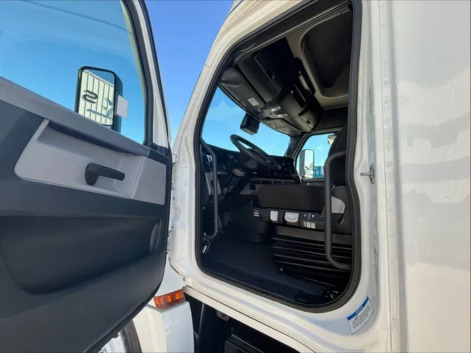 2020 FREIGHTLINER CASCADIA 126