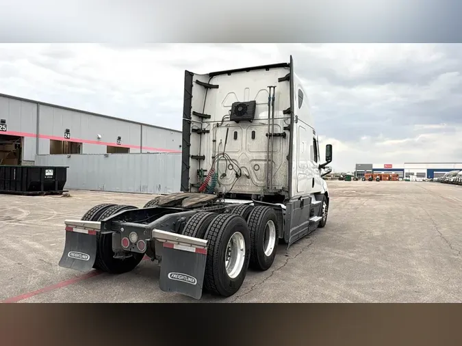 2022 Freightliner Cascadia 126
