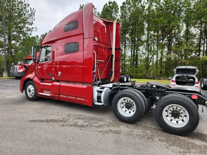 2022 VOLVO VNL64T760