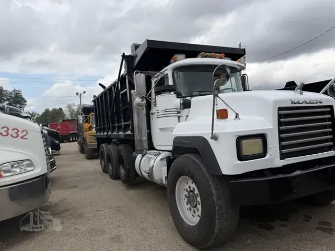 1997 MACK RD688S