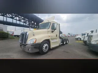 2016 FREIGHTLINER/MERCEDES CASCADIA 125