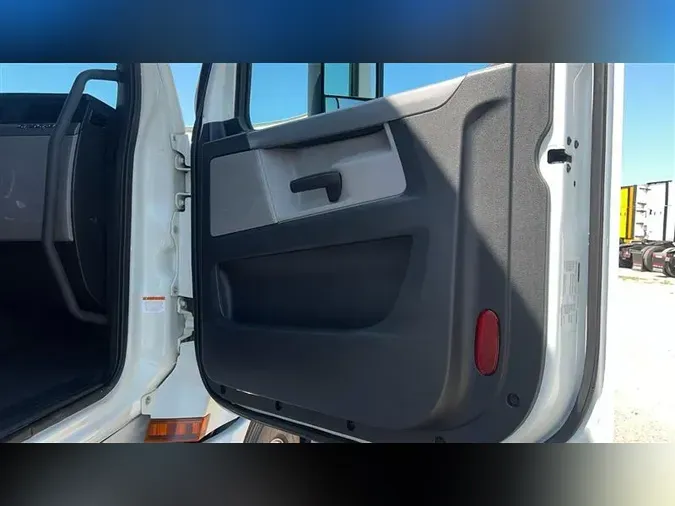2020 FREIGHTLINER CA126