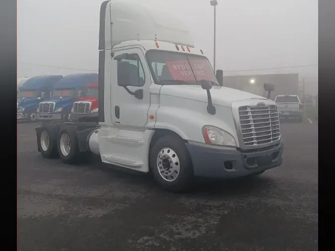 2015 FREIGHTLINER/MERCEDES CASCADIA 125