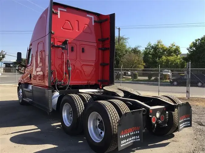 2021 FREIGHTLINER CASCADEVO1