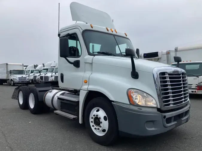 2015 FREIGHTLINER/MERCEDES CASCADIA 12505d4da341e66a8ef9485fdeacefbde71